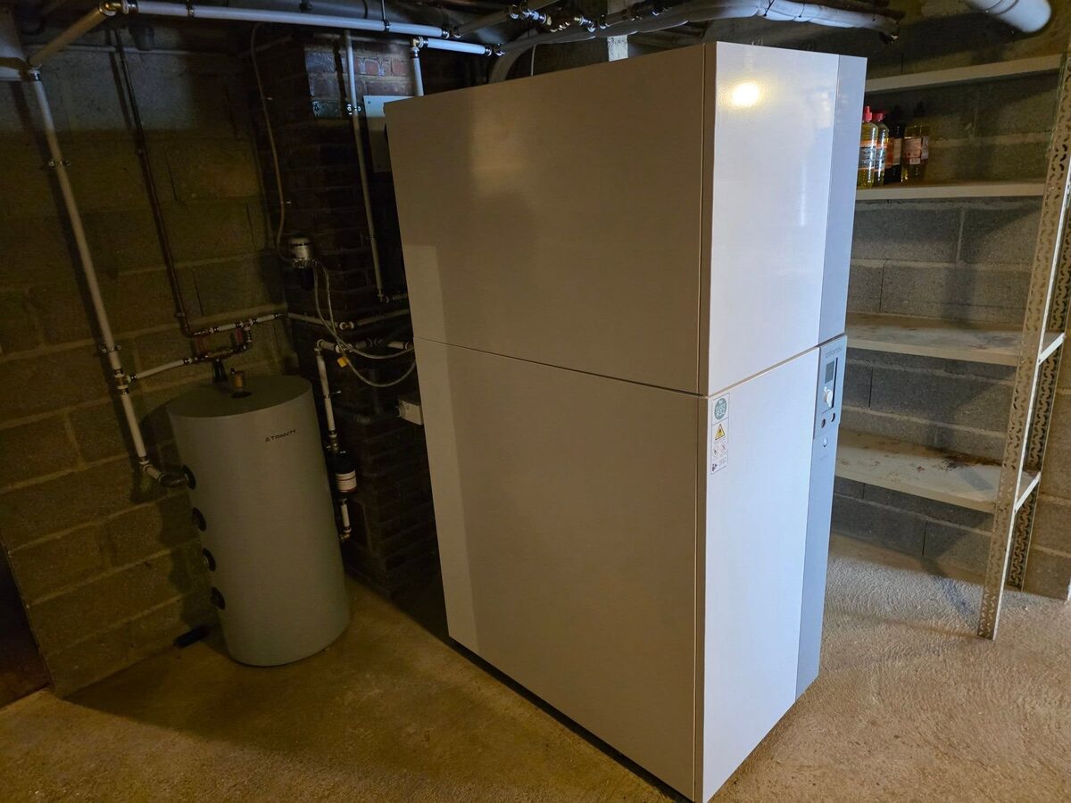 Pompe à chaleur hybride Atlantic Hysolina installée